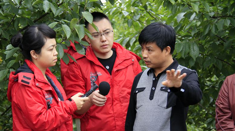 “北京百余天无降水 香山防火员巡山不间断”